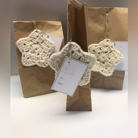 gift tag set of three neutral off white cream crocheted star with tags - Picture 2 of 8